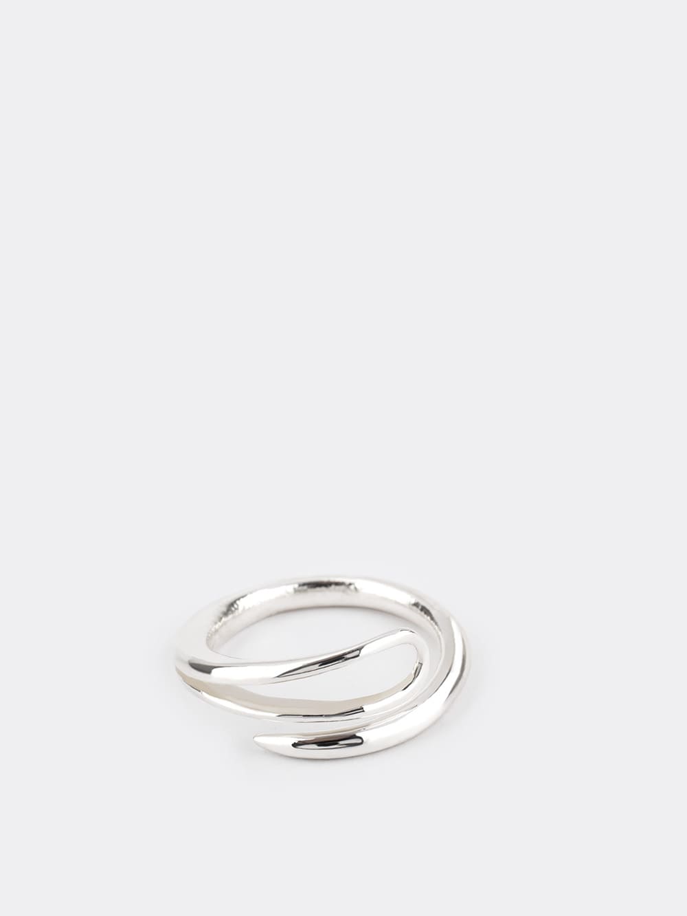 anillo de plata para mujer inspirado en aguja, joyas artesanales, joyas para regalar, marteliè barcelona, joyasmarket