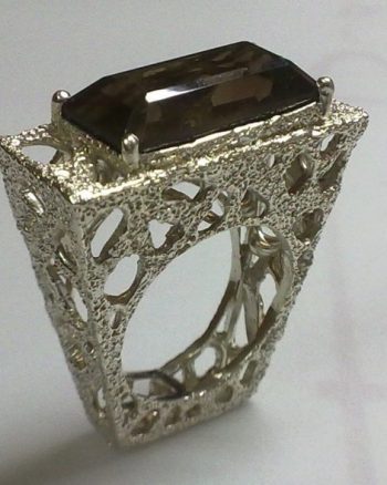 anillo de plata para mujer con cuarzo fume, regalar joya única