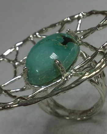 anillo de plata con piedra turquesa pieza única de diseño exclusivo